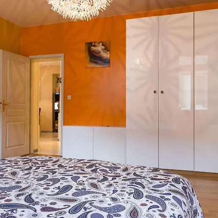 Mit Zwei Garagenstellplaetzen By Interhome * Colmar