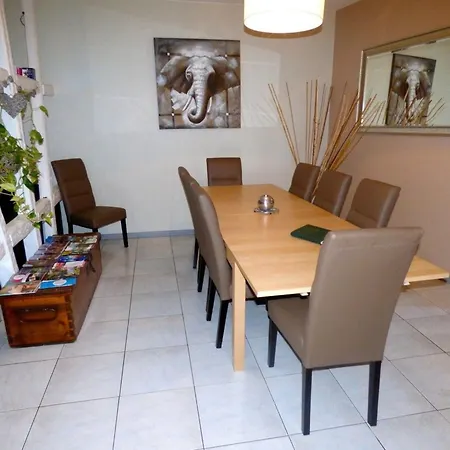 Mit Zwei Garagenstellplaetzen By Interhome Appartamento