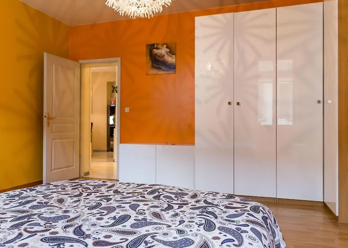 Mit Zwei Garagenstellplaetzen By Interhome * Colmar