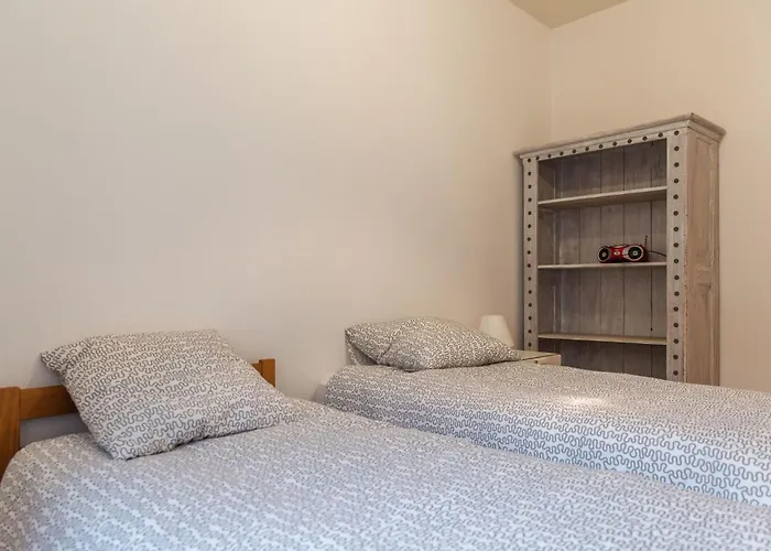 Apartment Mit Zwei Garagenstellplaetzen By Interhome *